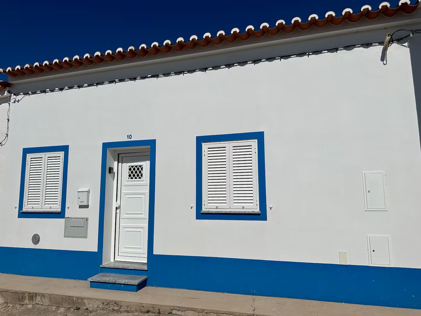 Fachada da Estrela Villas, casa tradicional alentejana