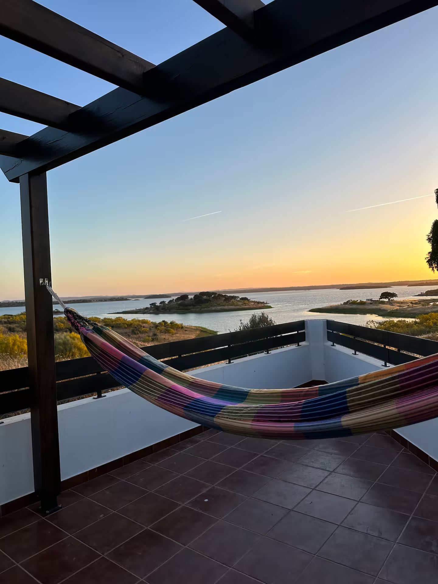 Estrela Villas — varanda e vista sobre a Albufeira do Alqueva