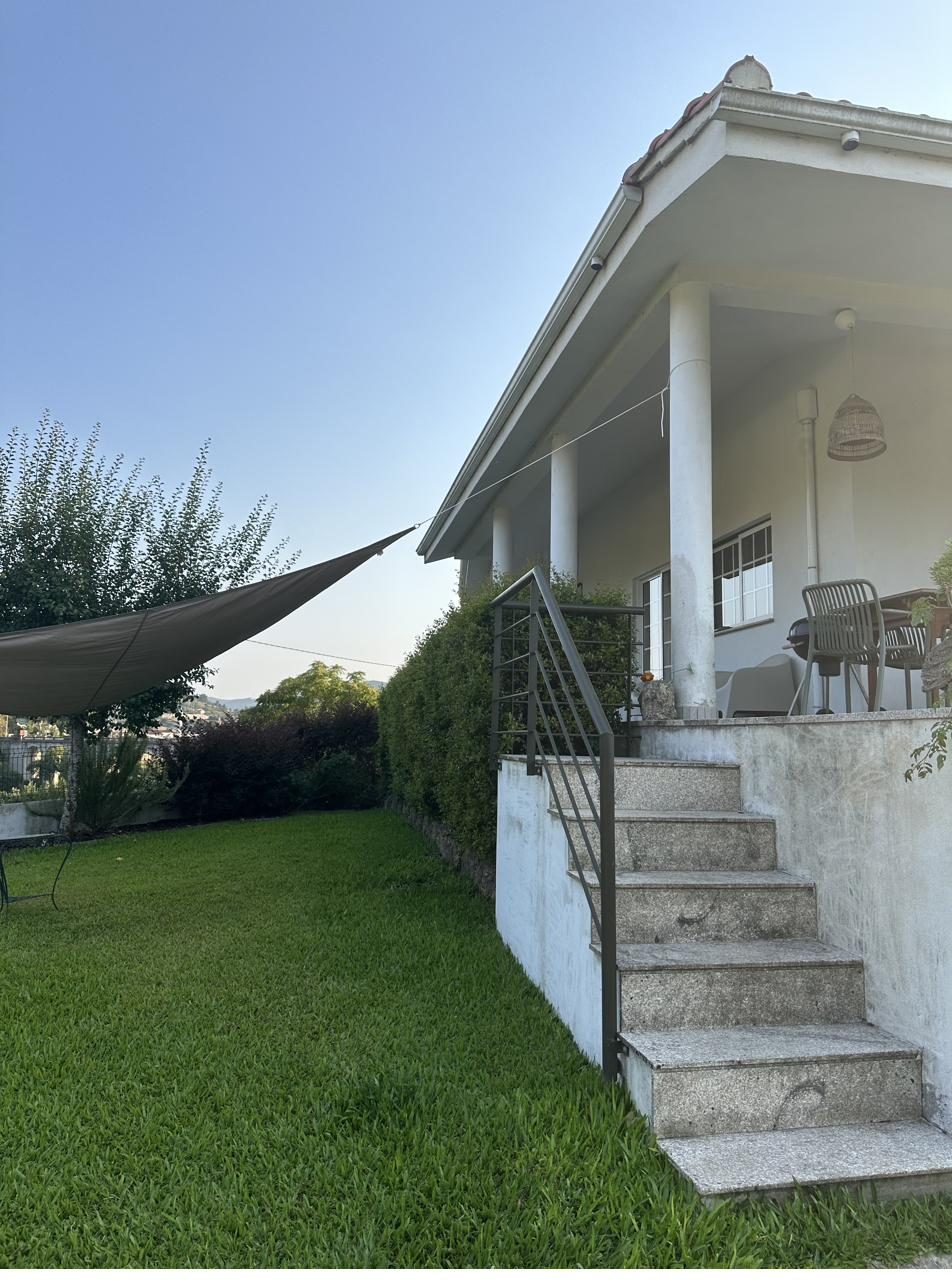 Douro Villas — varanda com vista sobre o vale